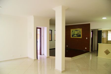 Sala de casa para alugar com 3 quartos, 300m² em Parque Renato Maia, Guarulhos