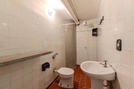 Banheiro Social de apartamento para alugar com 1 quarto, 25m² em Bela Vista, São Paulo