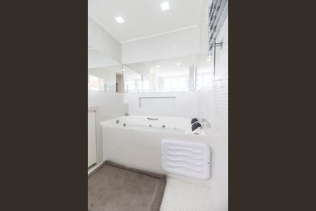 Apartamento para alugar com 201m², 2 quartos e 4 vagasBanheiro da Suíte 1