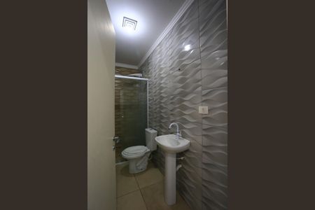 Banheiro de casa para alugar com 3 quartos, 80m² em Vila Morse, São Paulo