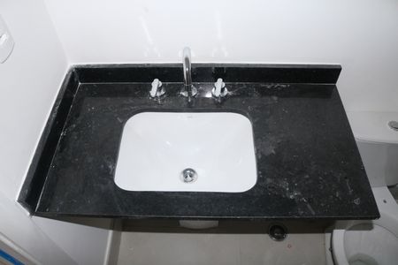 Banheiro de kitnet/studio para alugar com 1 quarto, 29m² em Perdizes, São Paulo