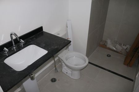 Banheiro de kitnet/studio para alugar com 1 quarto, 29m² em Perdizes, São Paulo