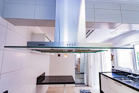 Casa à venda com 314m², 4 quartos e 2 vagasCozinha e copa