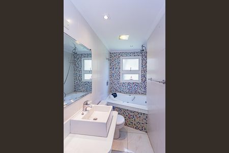 Casa à venda com 314m², 4 quartos e 2 vagasBanheiro suite 1