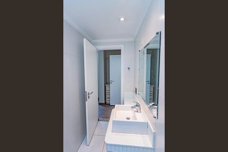 Casa à venda com 314m², 4 quartos e 2 vagasBanheiro suite 1