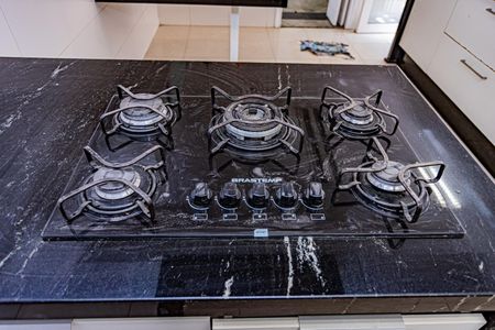 Casa à venda com 314m², 4 quartos e 2 vagasCozinha e copa