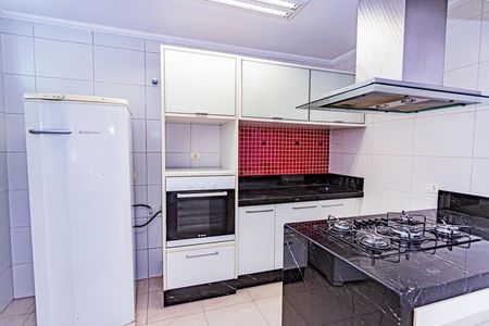 Casa à venda com 314m², 4 quartos e 2 vagasCozinha e copa