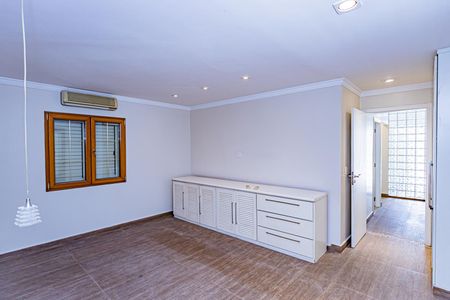 Casa à venda com 314m², 4 quartos e 2 vagasSuite 2