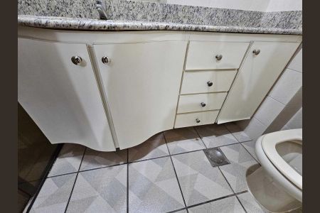 Apartamento para alugar com 167m², 3 quartos e 2 vagasBanheiro