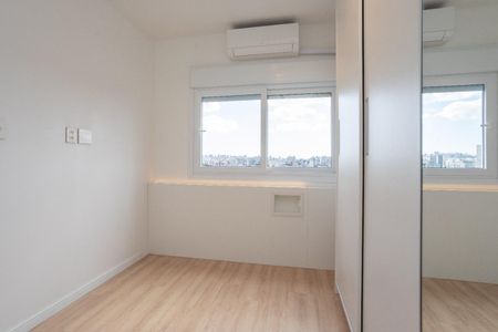 Quarto 2 de apartamento para alugar com 2 quartos, 54m² em São Sebastião, Porto Alegre