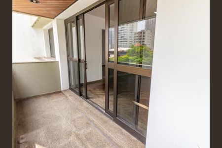 Apartamento para alugar com 260m², 4 quartos e 4 vagas Apartamento para alugar com 260m², 4 quartos e 4 vagasVaranda