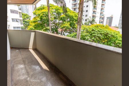 Apartamento para alugar com 260m², 4 quartos e 4 vagas Apartamento para alugar com 260m², 4 quartos e 4 vagasVaranda