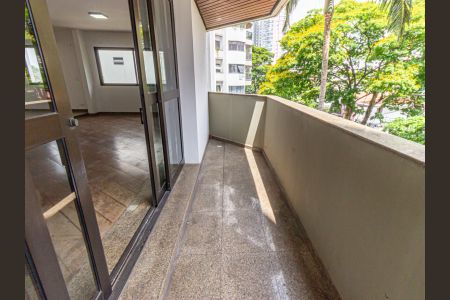 Apartamento para alugar com 260m², 4 quartos e 4 vagas Apartamento para alugar com 260m², 4 quartos e 4 vagasVaranda