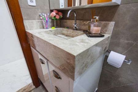 Casa para alugar com 220m², 3 quartos e 3 vagas Casa para alugar com 220m², 3 quartos e 3 vagasBanheiro Social