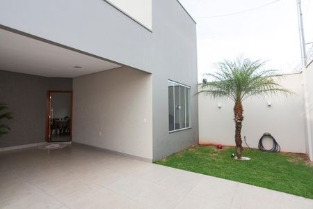 Casa para alugar com 220m², 3 quartos e 3 vagas Casa para alugar com 220m², 3 quartos e 3 vagasFachada