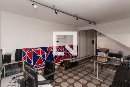 Casa para alugar com 4 quartos, 252m² em Parque Edu Chaves, São Paulo