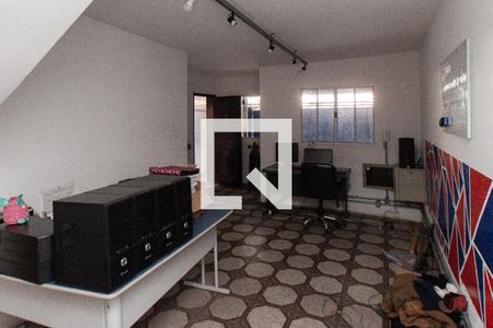 Casa para alugar com 4 quartos, 252m² em Parque Edu Chaves, São Paulo