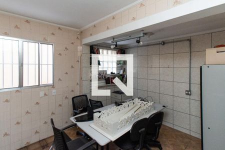 Casa para alugar com 4 quartos, 252m² em Parque Edu Chaves, São Paulo