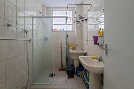 Banheiro de apartamento para alugar com 1 quarto, 44m² em Guilhermina, Praia Grande