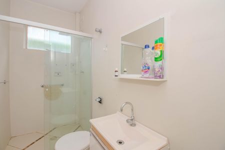 Banheiro de apartamento para alugar com 1 quarto, 45m² em Independência, Porto Alegre