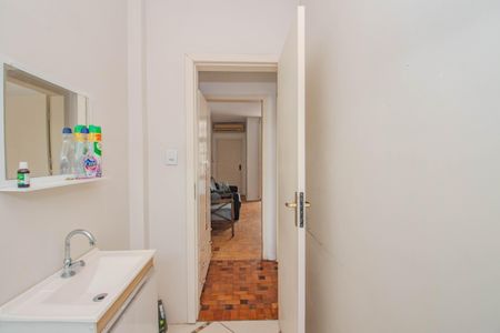 Banheiro de apartamento para alugar com 1 quarto, 45m² em Independência, Porto Alegre