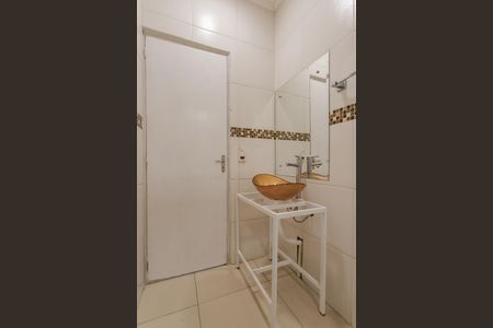 Casa para alugar com 165m², 4 quartos e 1 vaga Casa para alugar com 165m², 4 quartos e 1 vagaBanheiro Social