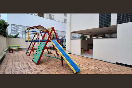 Apartamento para alugar com 100m², 3 quartos e 2 vagasÁrea comum - Playground