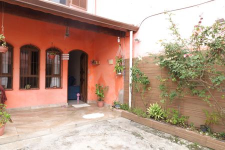 Casa à venda com 110m², 2 quartos e 2 vagasGaragem e quintal