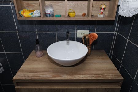 Casa à venda com 110m², 2 quartos e 2 vagasBanheiro 1