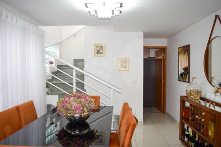 Sala de casa à venda com 3 quartos, 185m² em Cidade Mãe do Céu, São Paulo