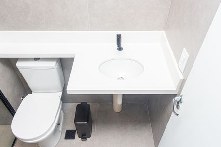 Apartamento à venda com 51m², 2 quartos e 1 vaga Apartamento à venda com 51m², 2 quartos e 1 vagaBanheiro