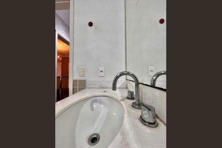 Apartamento à venda com 90m², 2 quartos e 2 vagasBanheiro da Suíte 2