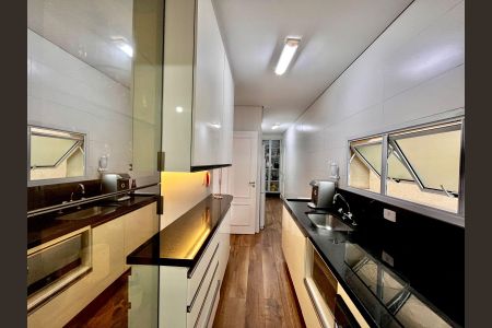 Apartamento à venda com 90m², 2 quartos e 2 vagasBanheiro da Suíte 2