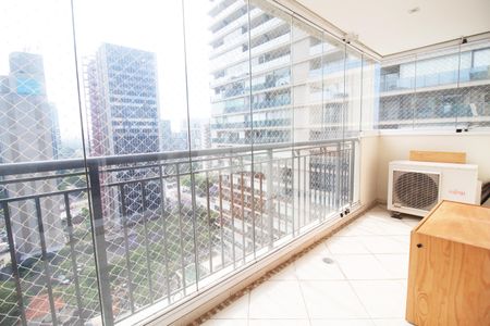Sacada da Sala de apartamento para alugar com 2 quartos, 73m² em Pinheiros, São Paulo
