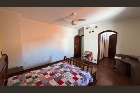 Casa à venda com 249m², 4 quartos e 3 vagas Casa à venda com 249m², 4 quartos e 3 vagasSuite