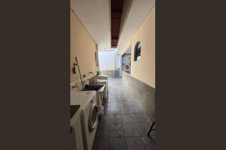 Casa à venda com 249m², 4 quartos e 3 vagas Casa à venda com 249m², 4 quartos e 3 vagasÁrea de Serviço