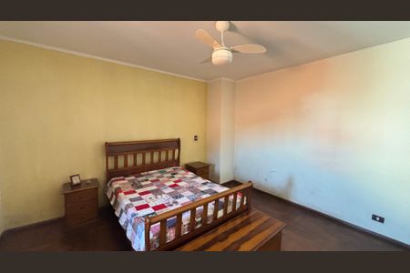 Casa à venda com 249m², 4 quartos e 3 vagas Casa à venda com 249m², 4 quartos e 3 vagasSuite