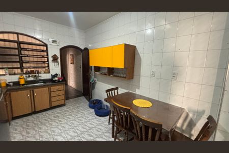 Casa à venda com 249m², 4 quartos e 3 vagas Casa à venda com 249m², 4 quartos e 3 vagasCozinha