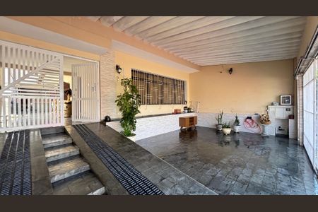 Casa à venda com 249m², 4 quartos e 3 vagas Casa à venda com 249m², 4 quartos e 3 vagasGaragem