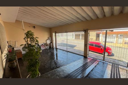 Casa à venda com 249m², 4 quartos e 3 vagas Casa à venda com 249m², 4 quartos e 3 vagasGaragem