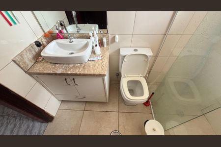 Casa à venda com 249m², 4 quartos e 3 vagas Casa à venda com 249m², 4 quartos e 3 vagasBanheiro