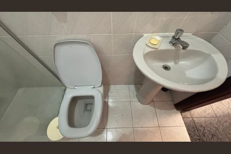 Casa à venda com 249m², 4 quartos e 3 vagas Casa à venda com 249m², 4 quartos e 3 vagasBanheiro