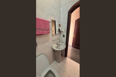 Casa à venda com 249m², 4 quartos e 3 vagas Casa à venda com 249m², 4 quartos e 3 vagasBanheiro