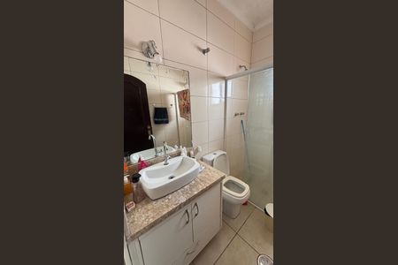 Casa à venda com 249m², 4 quartos e 3 vagas Casa à venda com 249m², 4 quartos e 3 vagasBanheiro