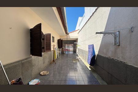 Casa à venda com 249m², 4 quartos e 3 vagas Casa à venda com 249m², 4 quartos e 3 vagasQuintal