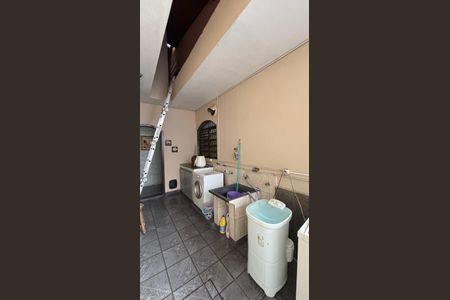 Casa à venda com 249m², 4 quartos e 3 vagas Casa à venda com 249m², 4 quartos e 3 vagasÁrea de Serviço