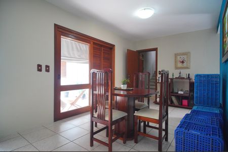 Sala de casa à venda com 4 quartos, 251m² em Morro do Espelho, São Leopoldo