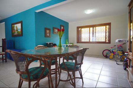 Sala de casa à venda com 4 quartos, 251m² em Morro do Espelho, São Leopoldo