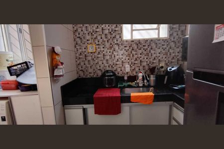 Cozinha de apartamento para alugar com 2 quartos, 45m² em Serrano, Belo Horizonte