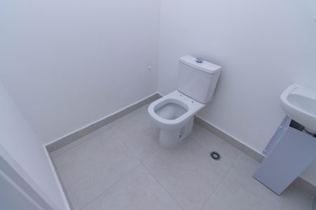 Banheiro de kitnet/studio para alugar com 0 quarto, 24m² em Chácara Klabin, São Paulo